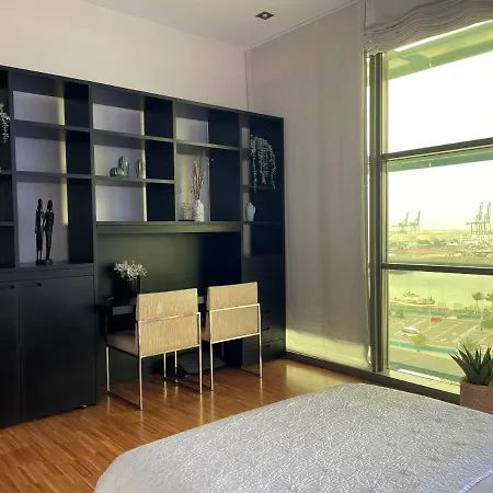 Luxury Family Beachfront Apartment *