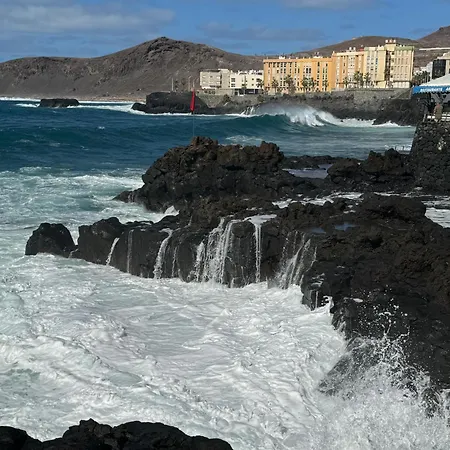 Luxury Family Beachfront شقة