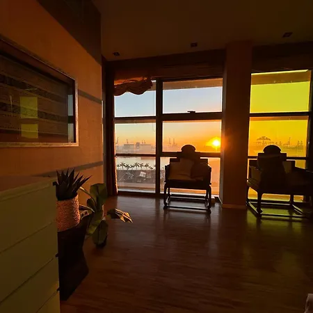 Luxury Family Beachfront شقة *